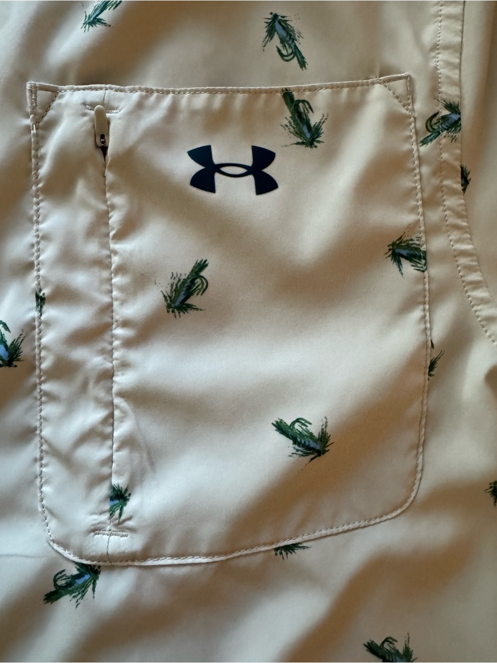 Under Armour Dockside Short-Sleeve Shirt for Men - Silt/Sonic Yellow - medium - Picture 2 of 5